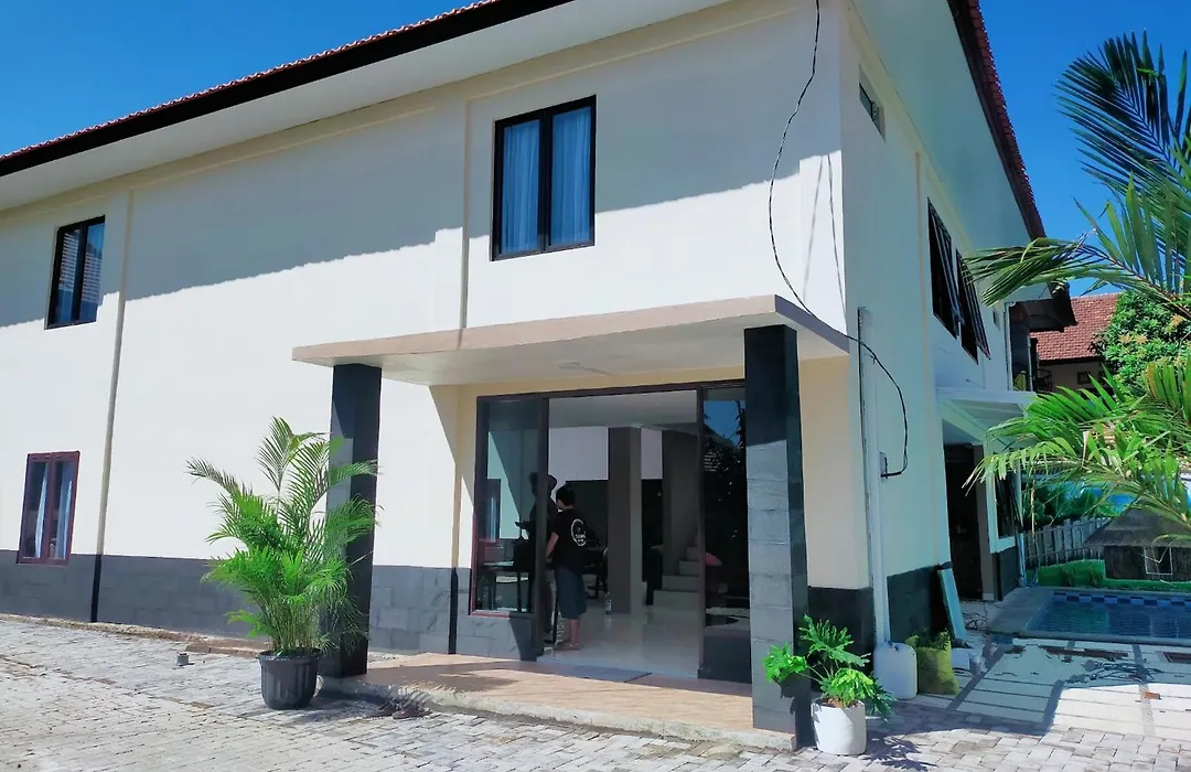 Carstenzs Home Kuta-1
